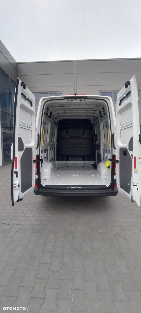 Volkswagen Crafter 35 Furgon - 8