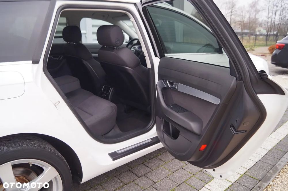 Audi A6 Avant 2.0 TDI DPF multitronic - 25