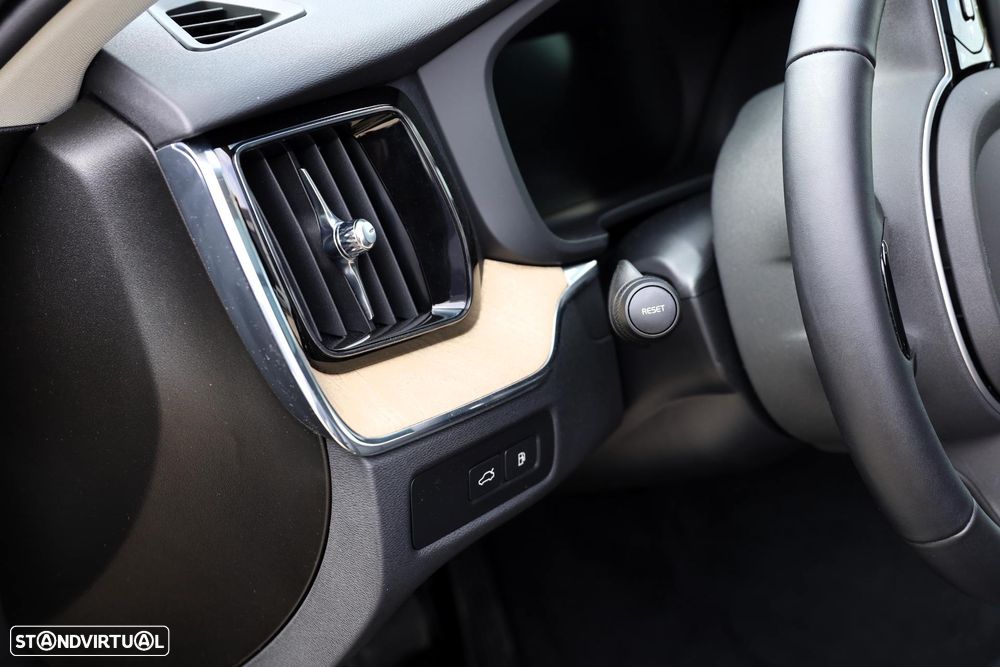 Volvo XC 60 2.0 T6 PHEV Plus Dark AWD - 20