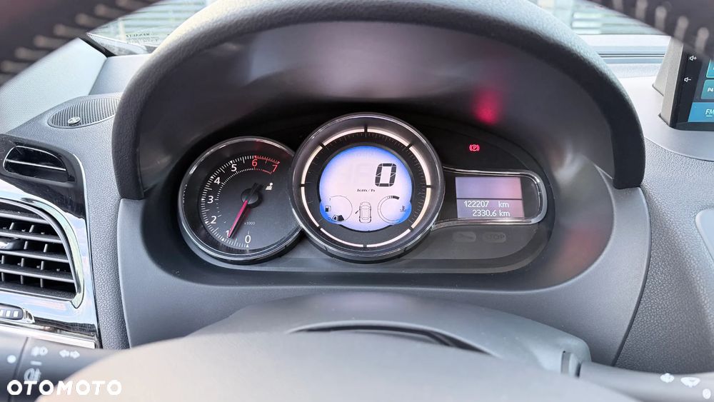 Renault Fluence 1.6 16V Zen - 23