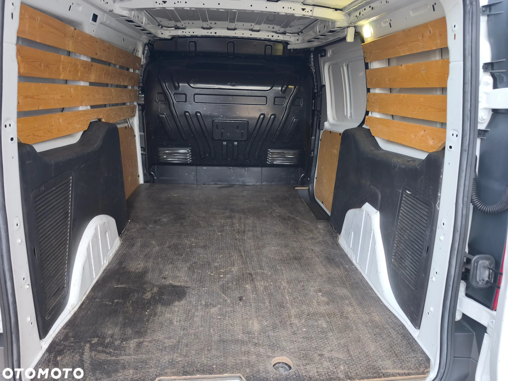 Ford Transit Connect - 13