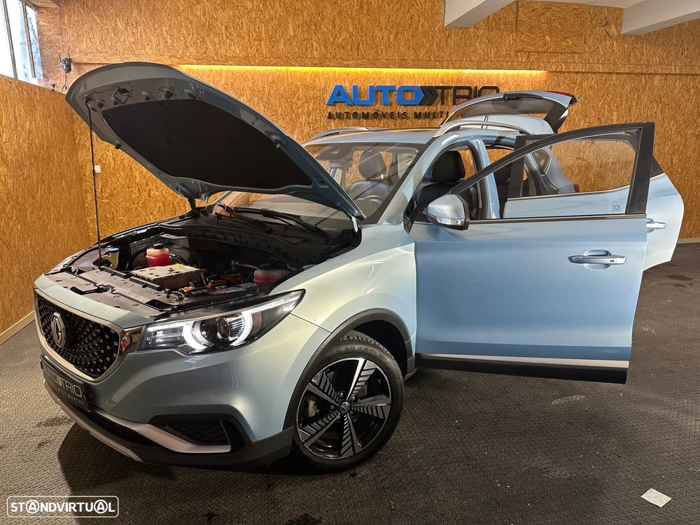 MG ZS EV Luxury - 23