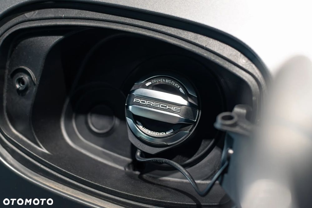 Porsche Cayenne Turbo E-Hybrid PHEV - 17