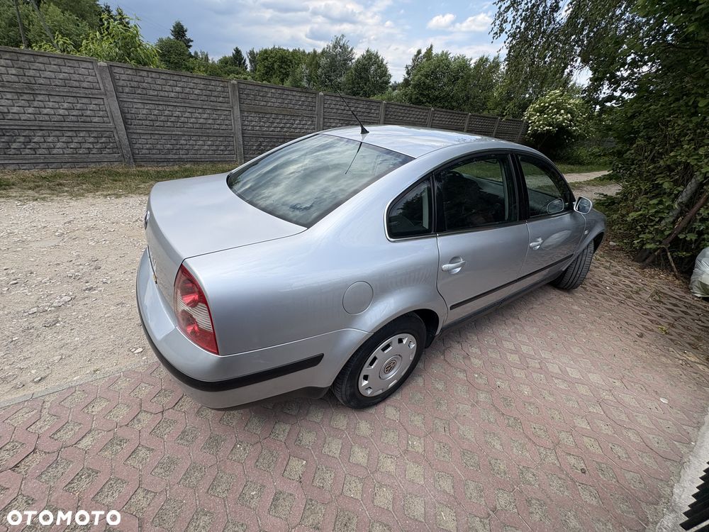Volkswagen Passat 1.9 TDI Basis - 4