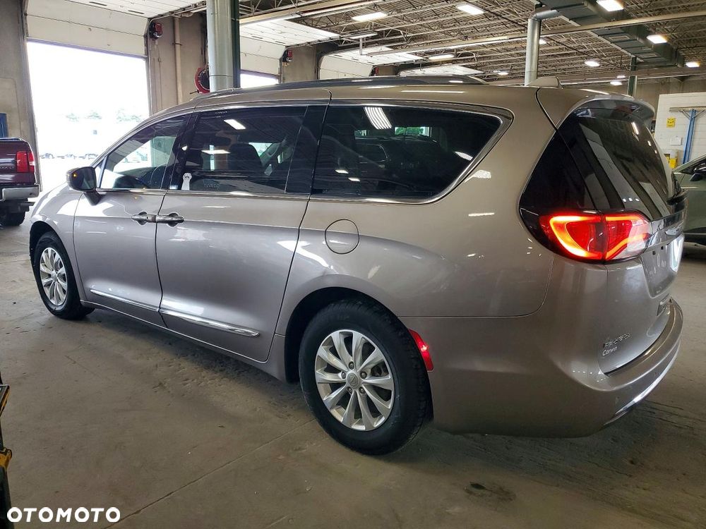 Chrysler Pacifica - 6