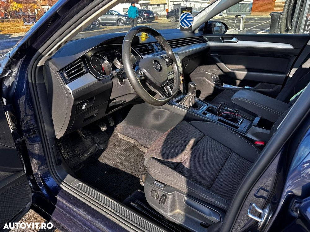 Volkswagen Passat Variant 2.0 TDI (BlueMotion Technology) Trendline - 13