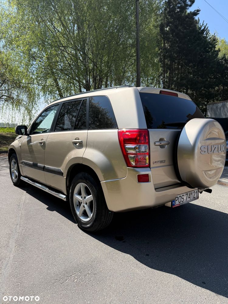 Suzuki Grand Vitara 2.0 Comfort + - 5