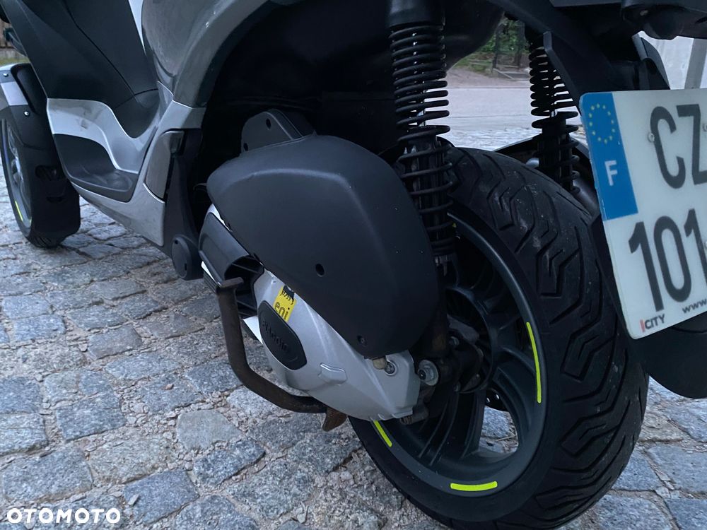 Piaggio MP-3 - 15