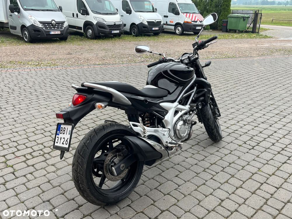 Suzuki Gladius - 4