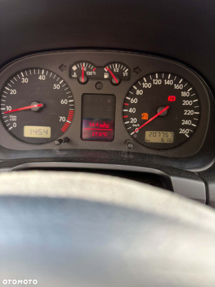 Volkswagen Golf 2.0 Highline - 26