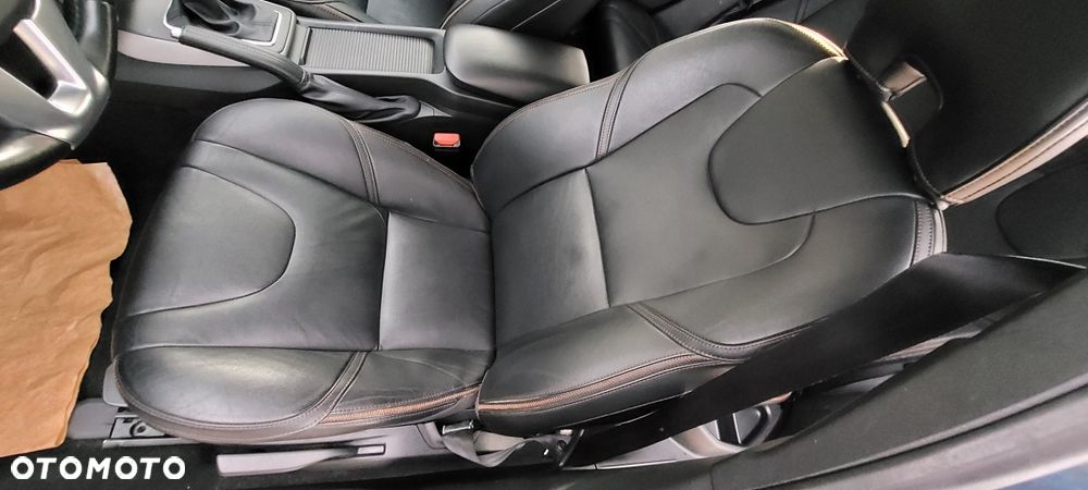 Volvo V40 Cross Country - 13