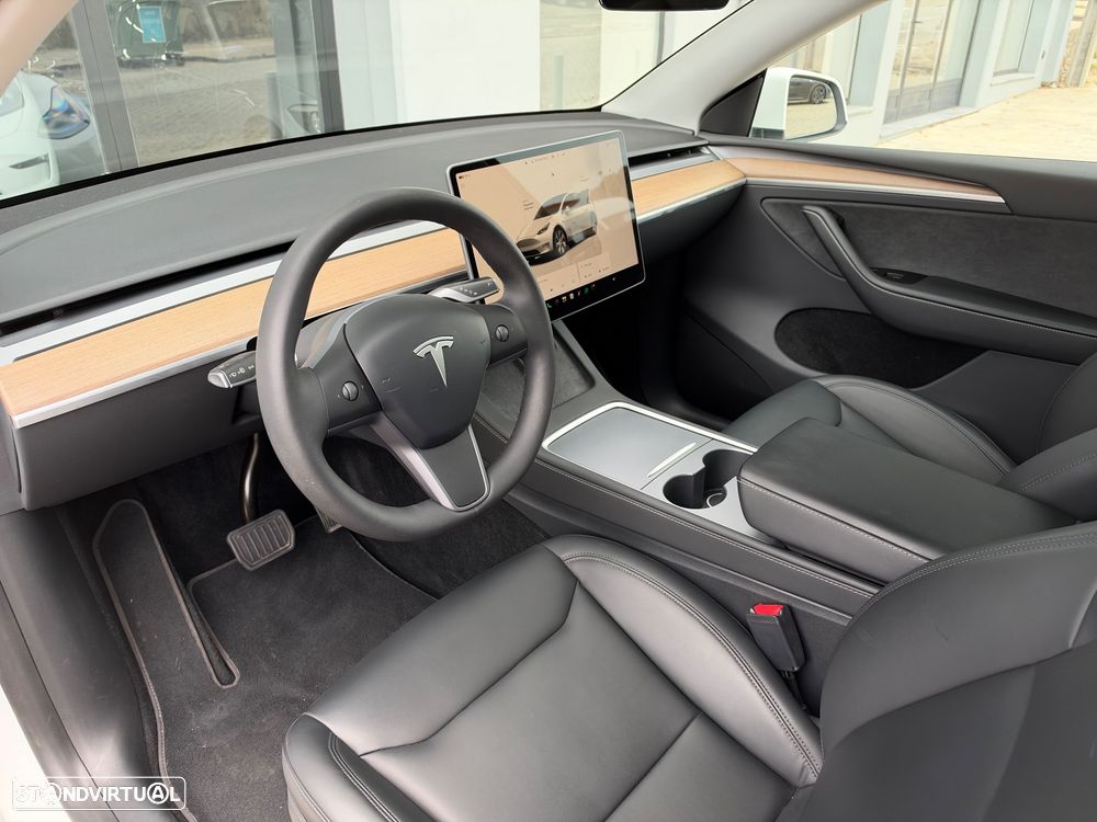 Tesla Model Y Long Range Dual Motor AWD - 12