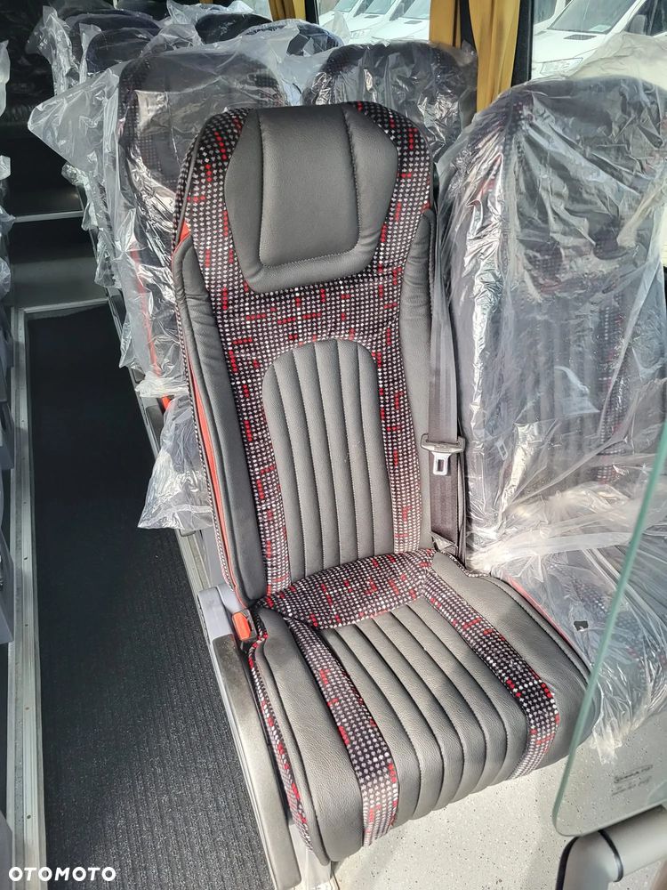 Volkswagen Crafter 24 - miejsca + 3 stojące - 10