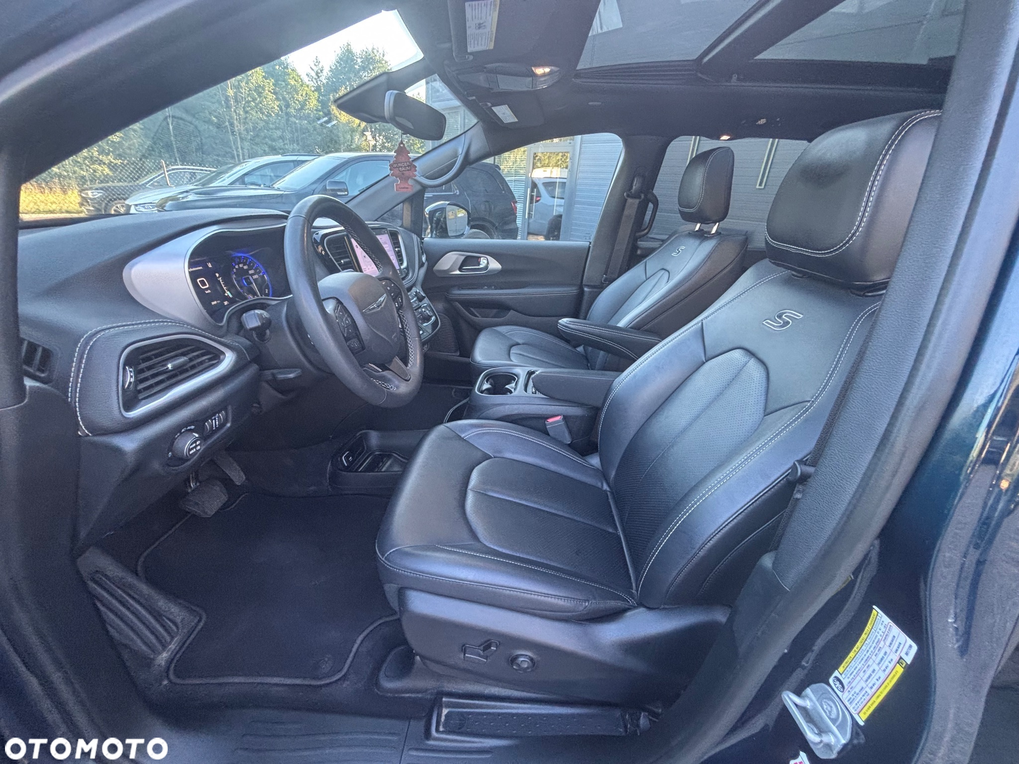 Chrysler Pacifica - 16