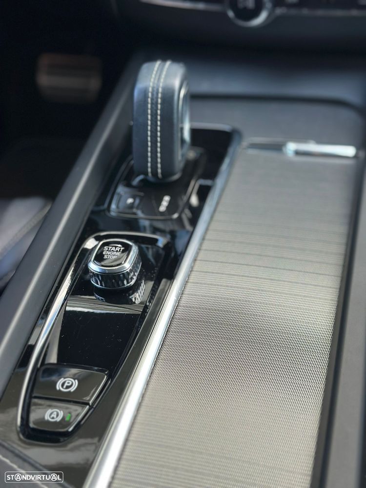 Volvo XC 60 2.0 T6 PHEV R-Design AWD - 12