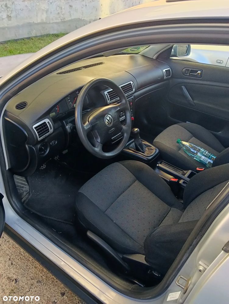 Volkswagen Passat 1.6 CL - 2