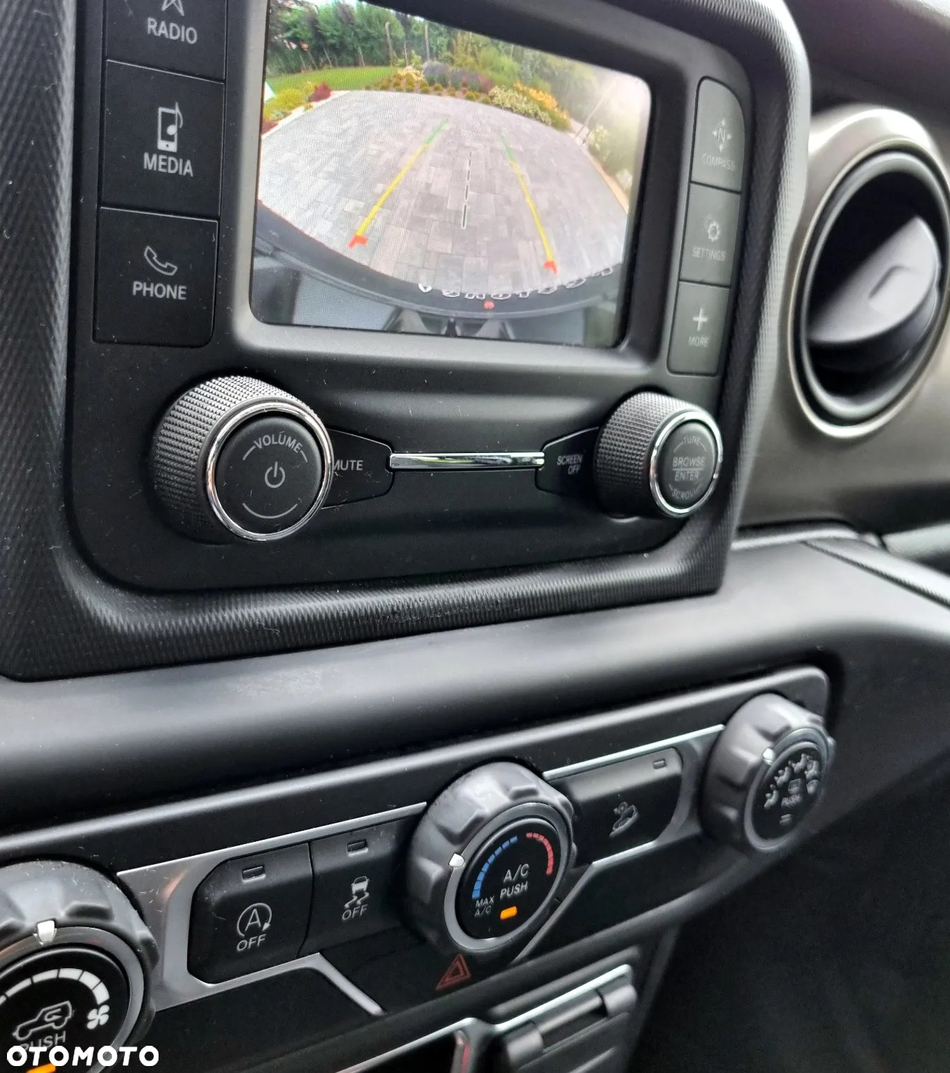Jeep Wrangler - 24