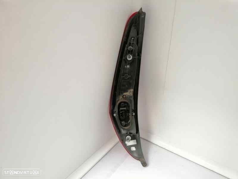 FAROLIM TRASEIRO DIREITO FIAT PUNTO 2005 - 3