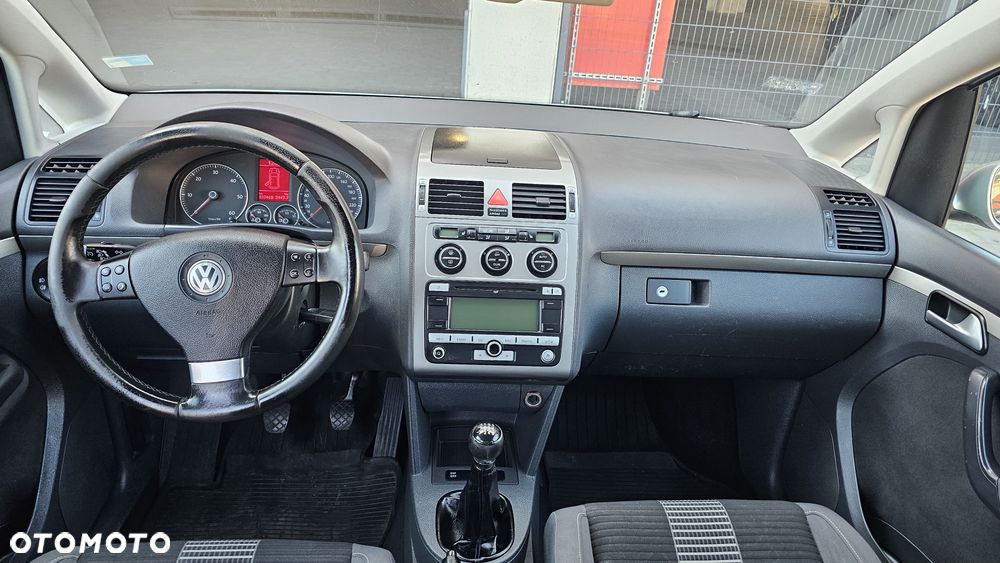 Volkswagen Touran - 11