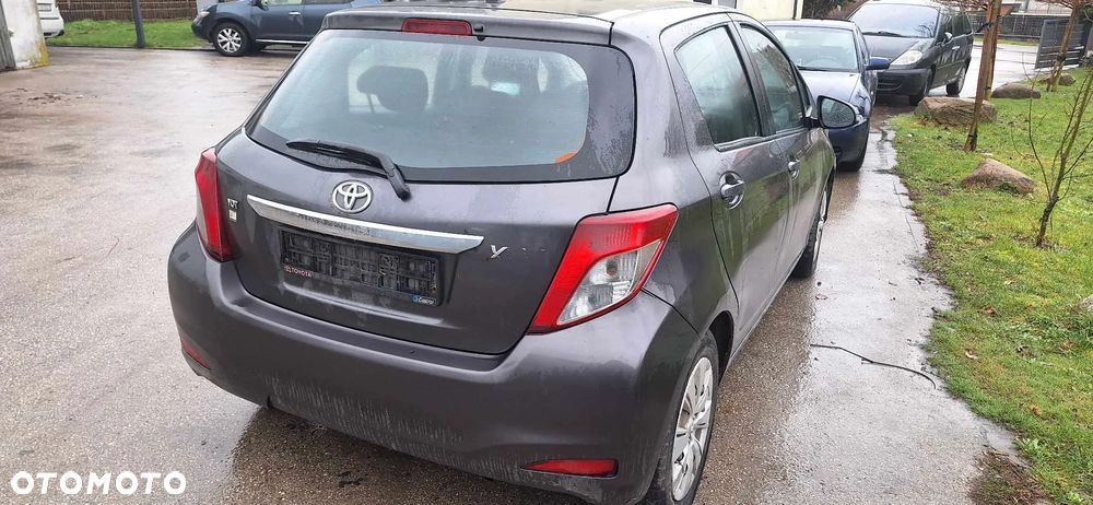 Toyota YARIS III lampa prawy przód - 6