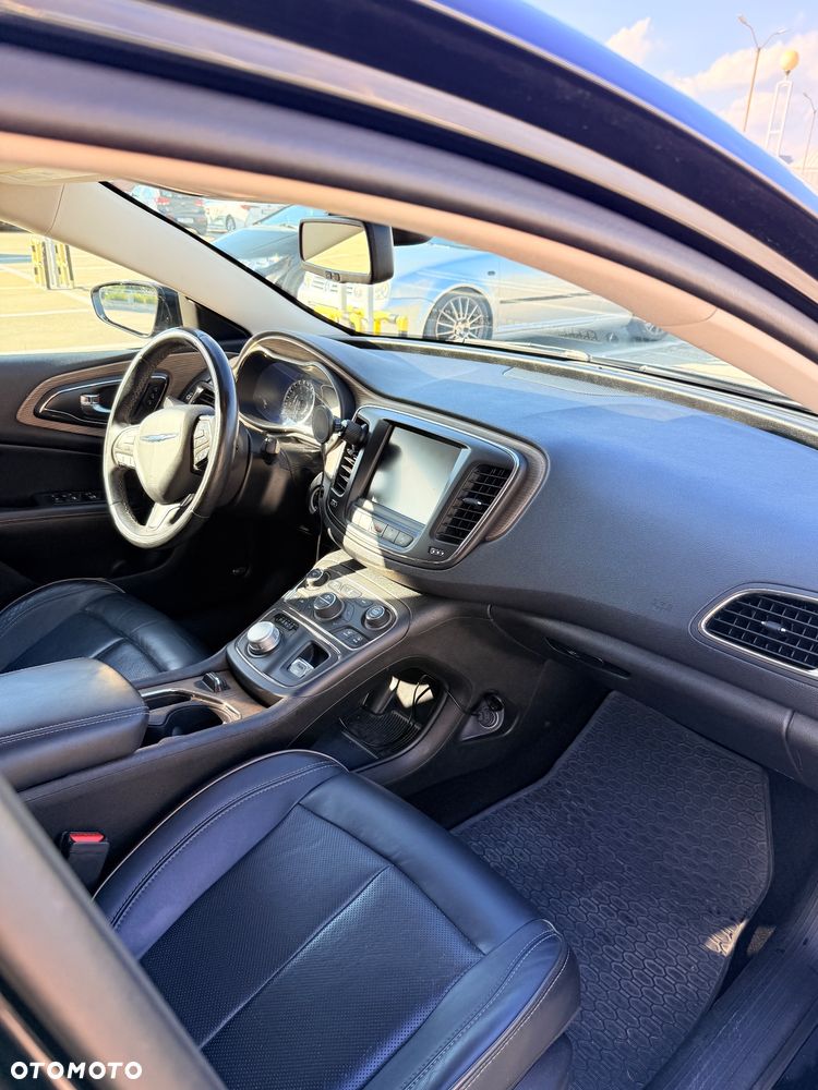 Chrysler 200 - 9