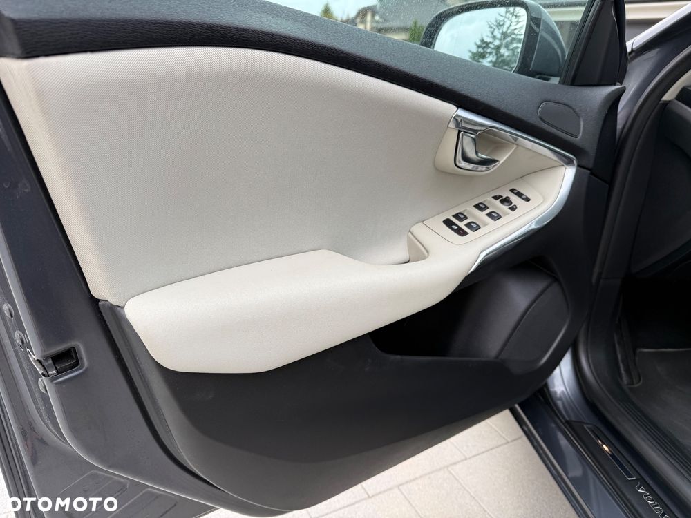Volvo V40 D3 Momentum - 21