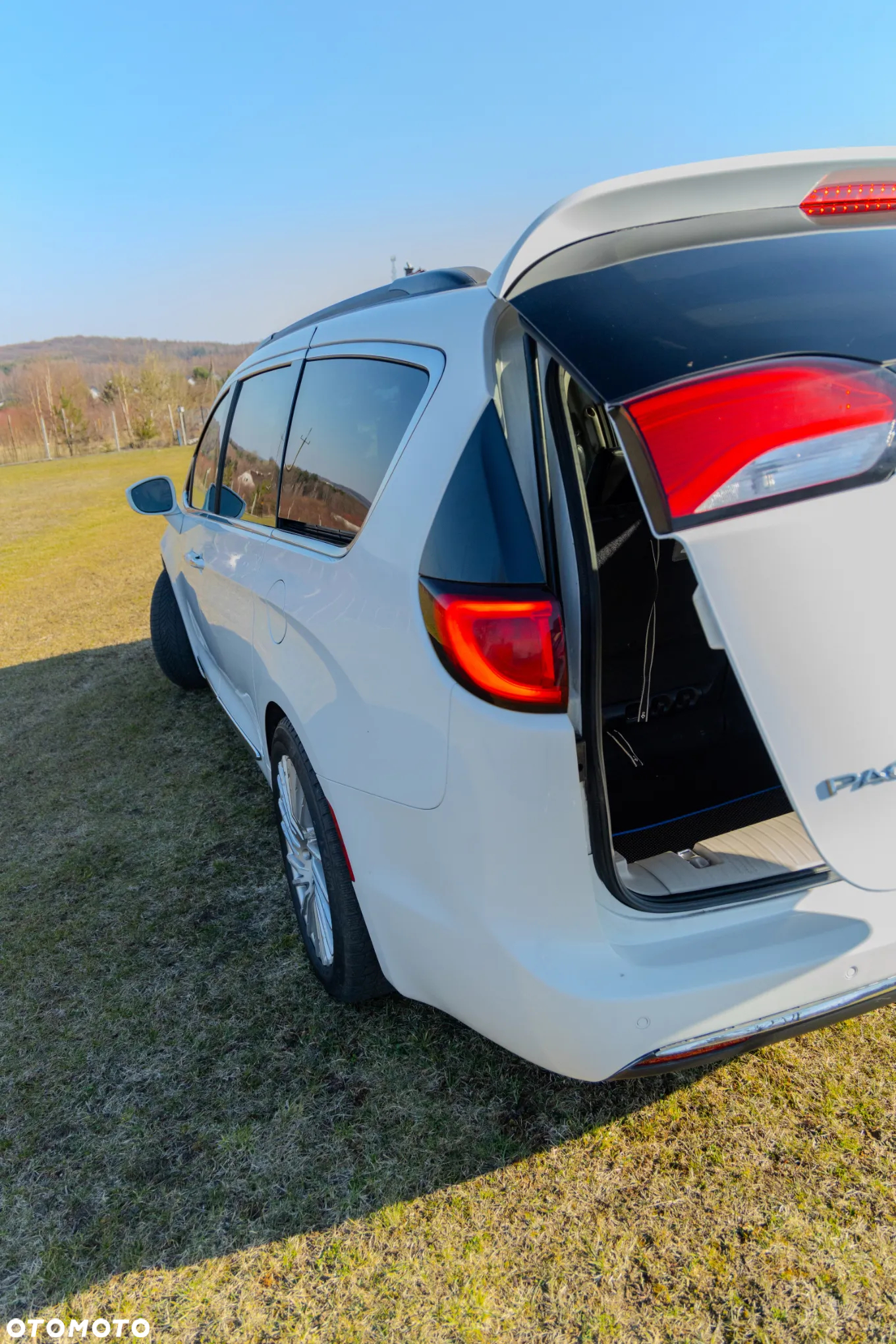 Chrysler Pacifica - 2