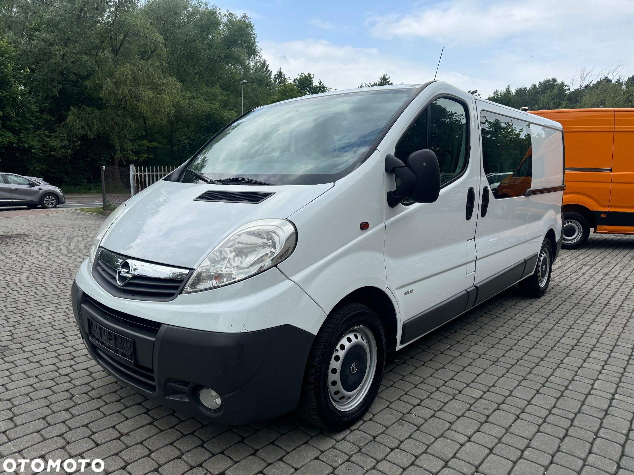 Opel Vivaro - 1