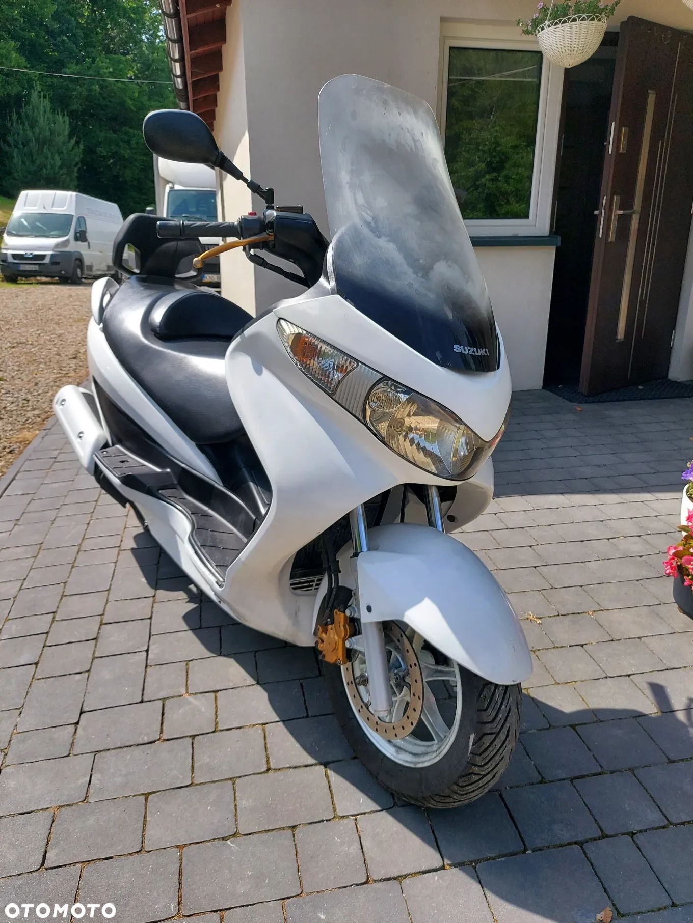Suzuki Burgman - 1