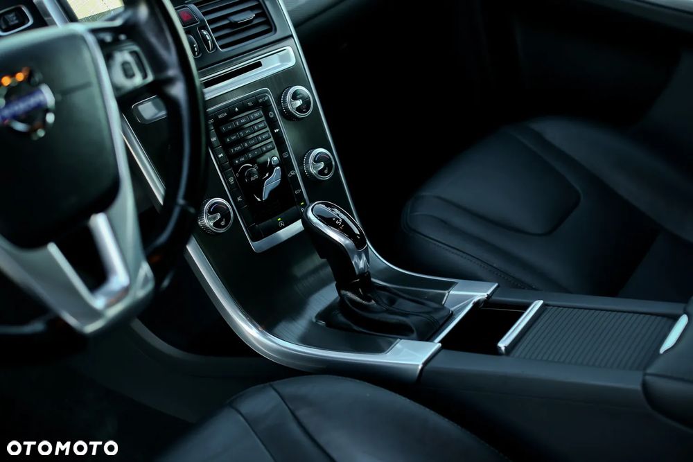 Volvo XC 60 D4 Geartronic Summum - 28