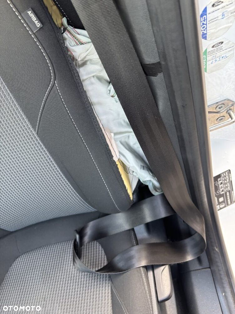 Ford Transit Courier - 10