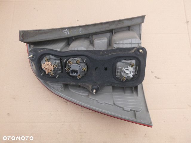 LAMPA PRAWY TYŁ PRAWA TYLNA TOYOTA COROLLA E12 KOMBI - 8