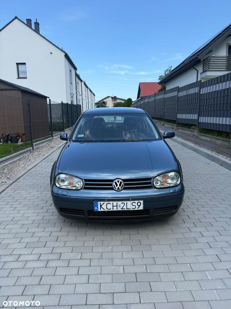 Volkswagen Golf - 1