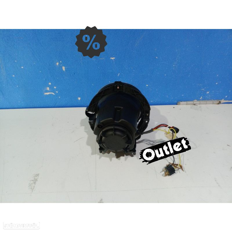 R145703C2. FAROL MERCEDES CLASSE G W463 89- FUNDO NEGRO LOOK AMG G65 - 4