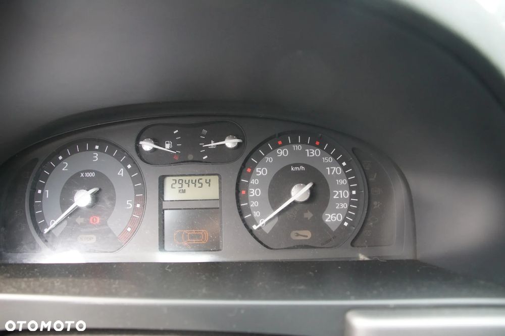 Auto na części - Renault Laguna II Lift 1.9 DCI 110 KM F9Q674 PK6068 TEB66 2005R Silnik Skrzynia Drzwi Maska Błotnik Zderzak Klapa Lampa Lusterko Klamka Szyba Deska Kokpit Sterownik Moduł Czujnik Licznik Wyświetlacz Panel Kierownica - 12
