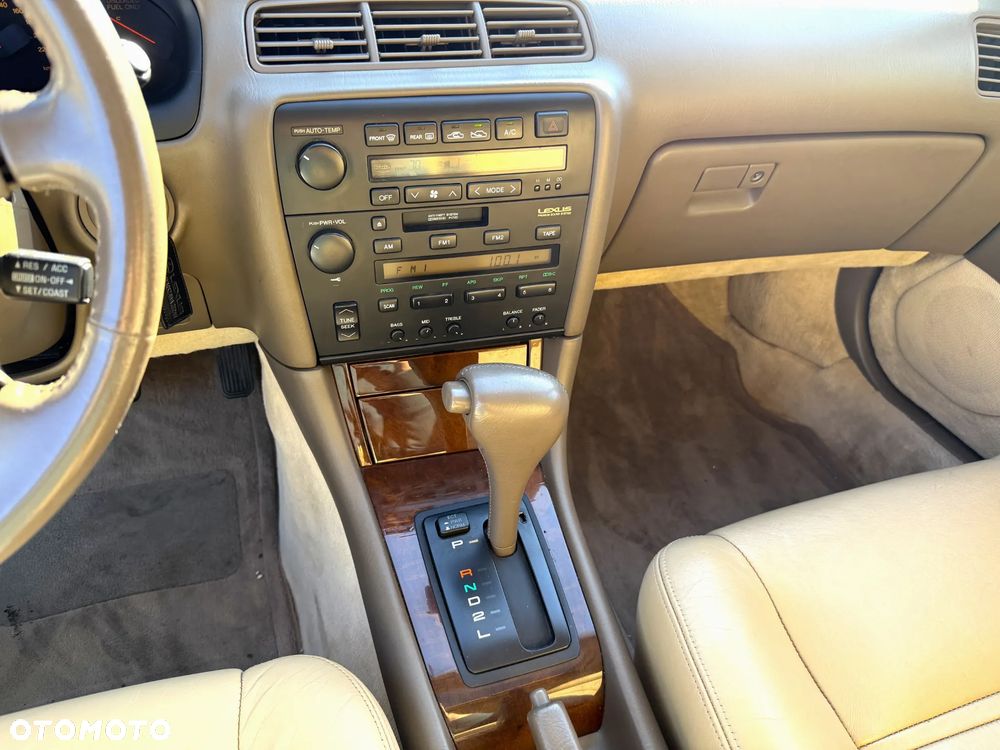 Lexus ES - 15