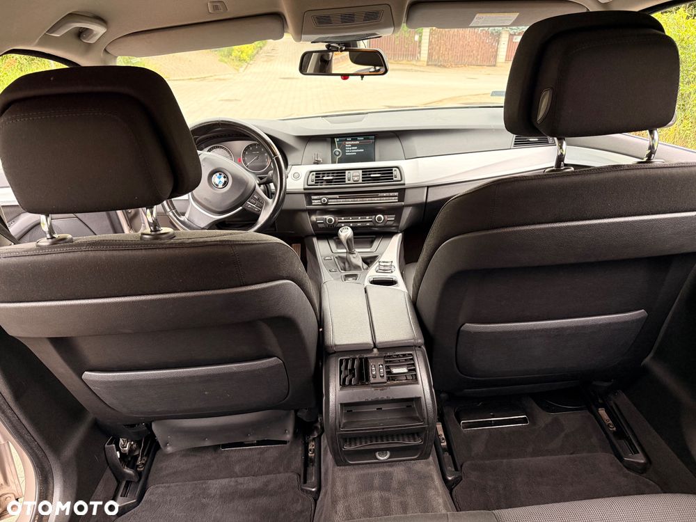 BMW Seria 5 528i - 11