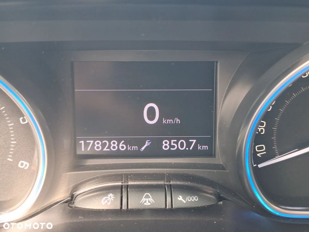 Peugeot 2008 1.6 e-HDi Allure S&S - 18