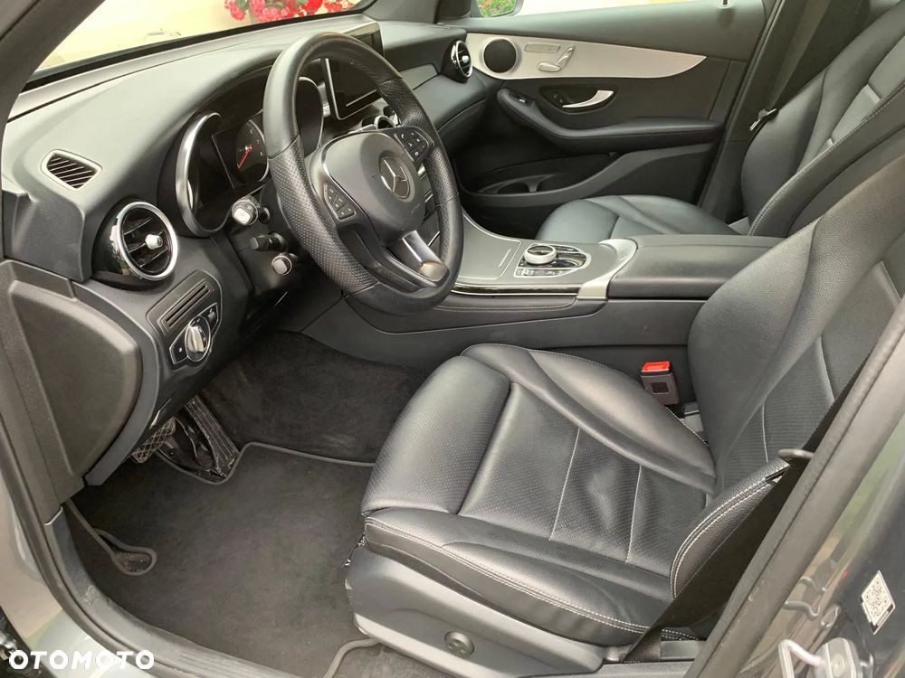 Mercedes-Benz GLC 300 4Matic 9G-TRONIC Exclusive - 2