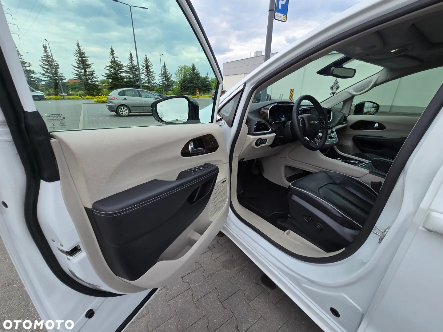 Chrysler Pacifica - 13