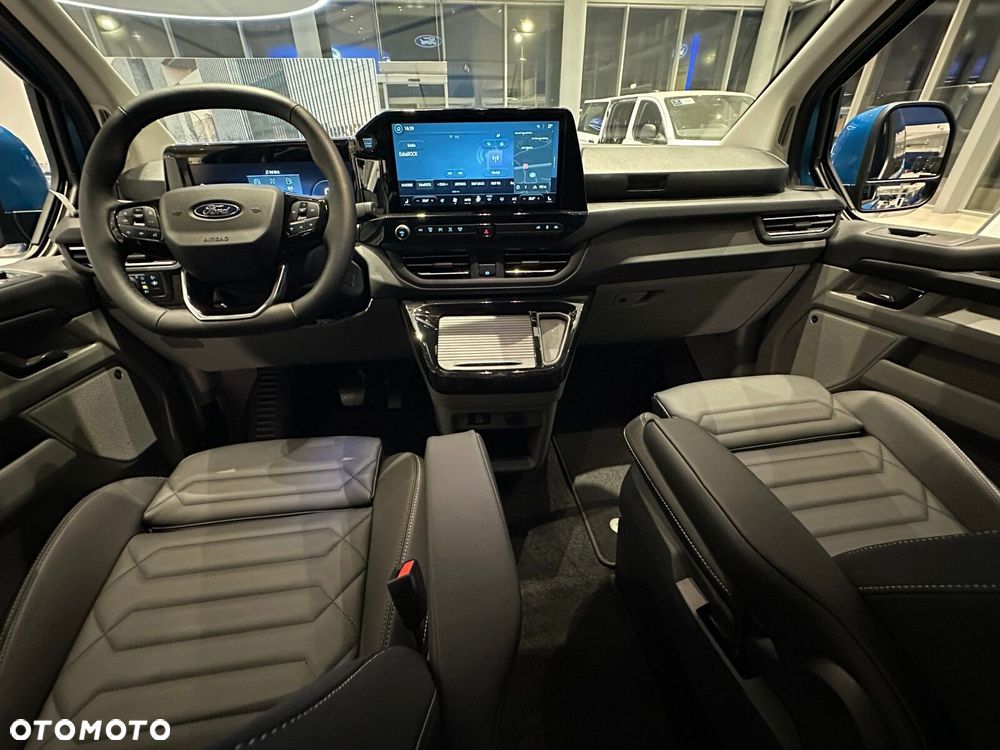 Ford Tourneo Custom - 22
