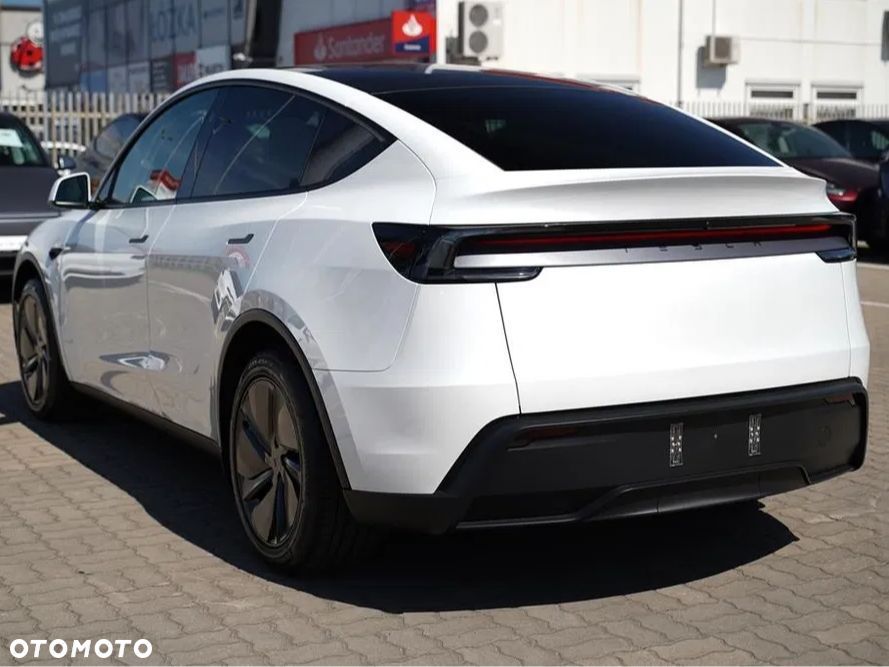 Tesla Y 83.1kWh Long Range RWD - 6