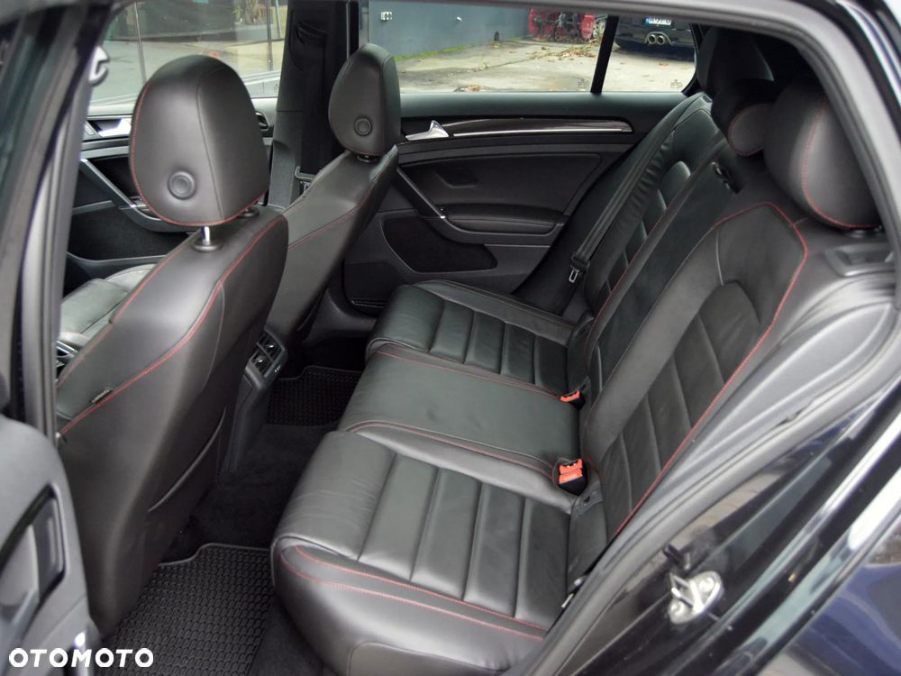 Volkswagen Golf - 10