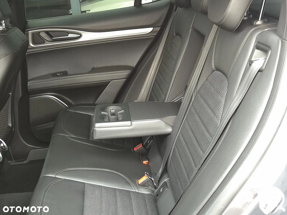 Alfa Romeo Stelvio 2.0 Turbo Sprint Q4 - 20