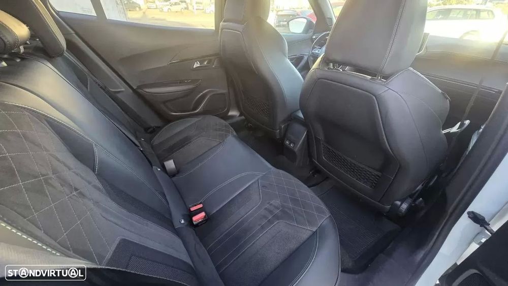Peugeot e-2008 GT Pack - 28