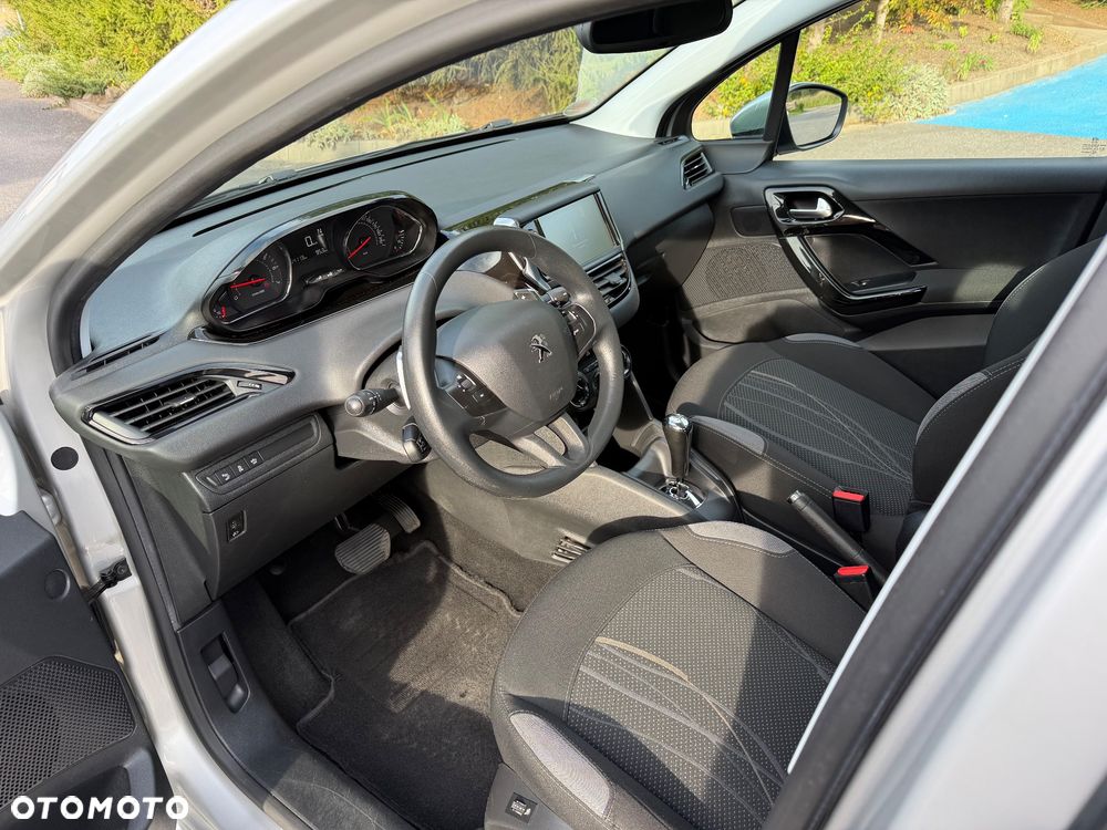 Peugeot 208 - 14