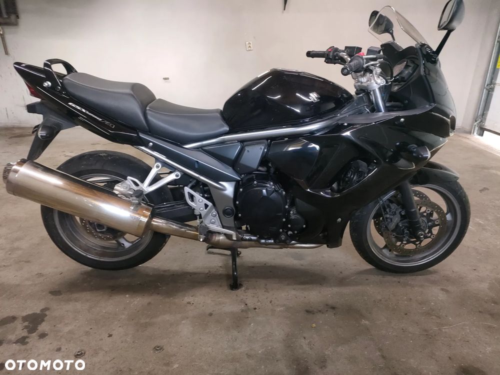 Suzuki GSX - 11