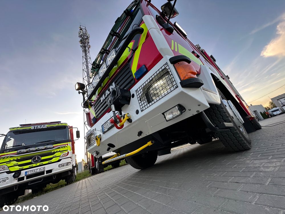 MAN Straż pożarna, Pojazd pożarniczy, Wóz strażacki MAN L80 GBA 3000l wody, reduktor, maszt oświetleniowy, wysokie kąty natarcia, wyciągarka, CNBOP - 32