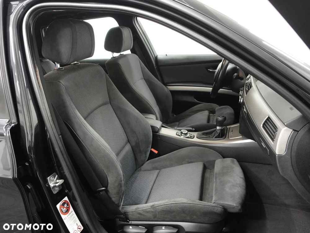 BMW Seria 3 318i - 26