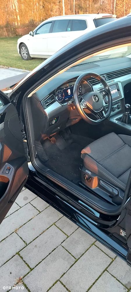 Volkswagen Passat Variant 2.0 TDI BMT Trendline - 12